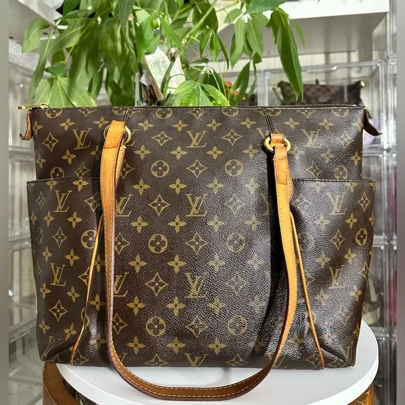 Louis Vuitton Totally Brown Monogram Shoulder Bag mm size - Picture 1 of 8